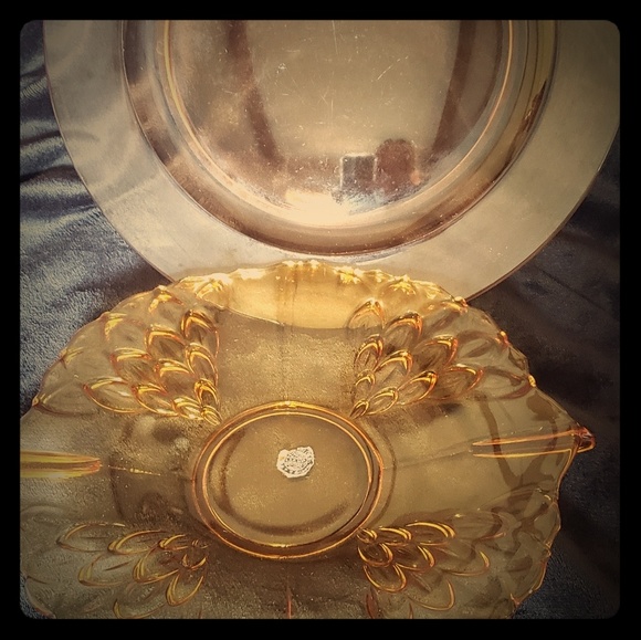 Amber Plates - Picture 1 of 7